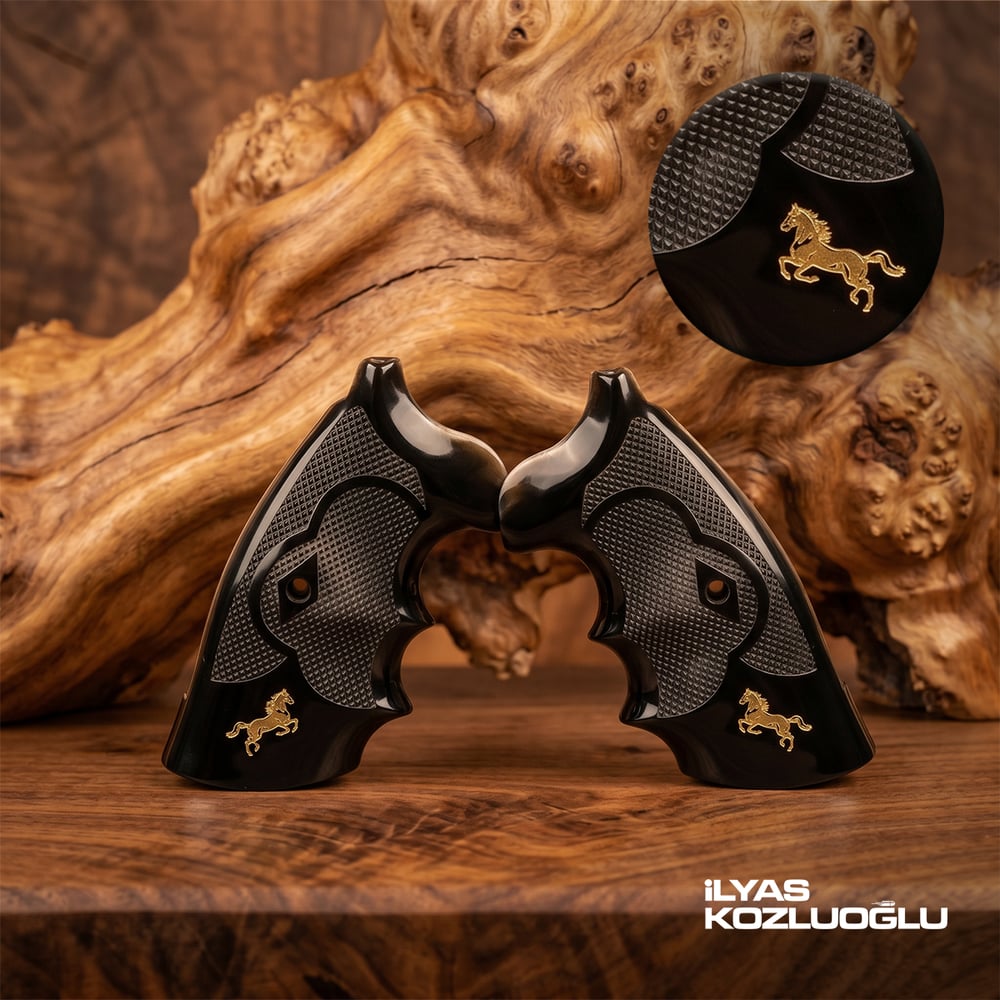 Colt Python Siyah Pleksi Kabza Yarım Yüzey Baklava Desenli Sarı Pirinç At Logolu