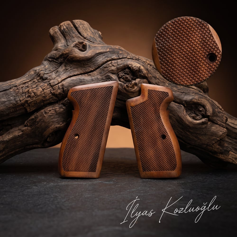 SIG P210 Ceviz Kabza Tam Yüzey Baklava Desenli Logosuz