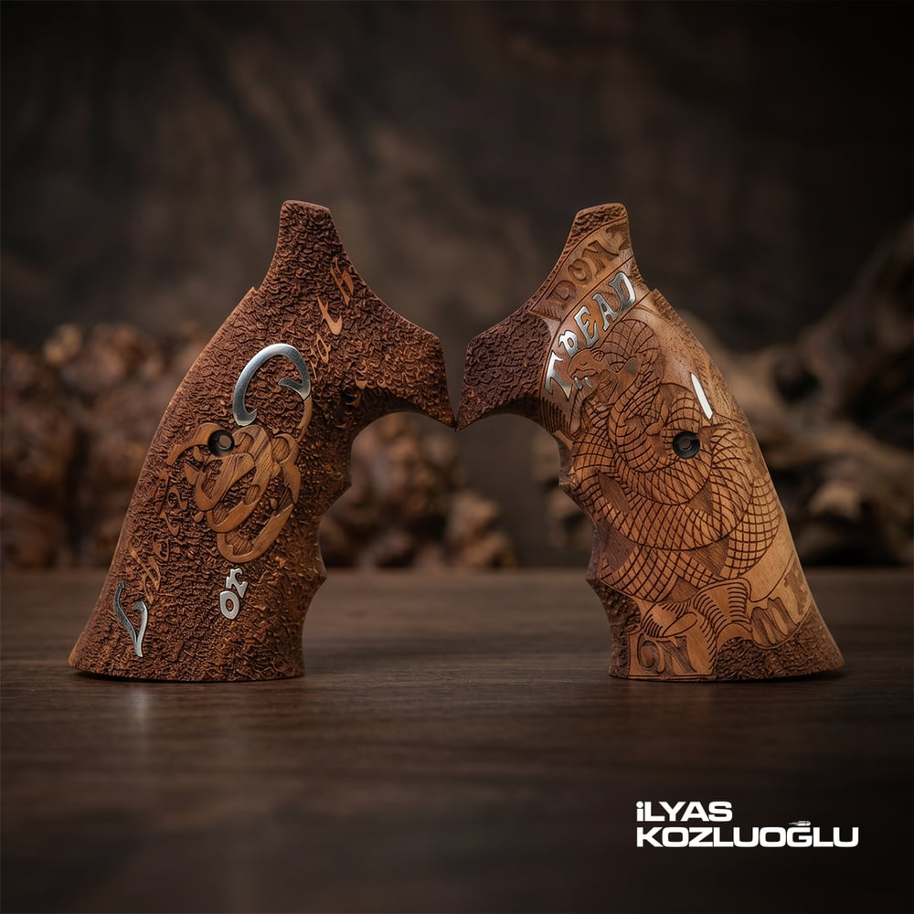 Smith & Wesson K/L Frame Square Butt Ceviz Kabza Tam Yüzey Özel Tasarımlı Gümüş Renk Yazılı