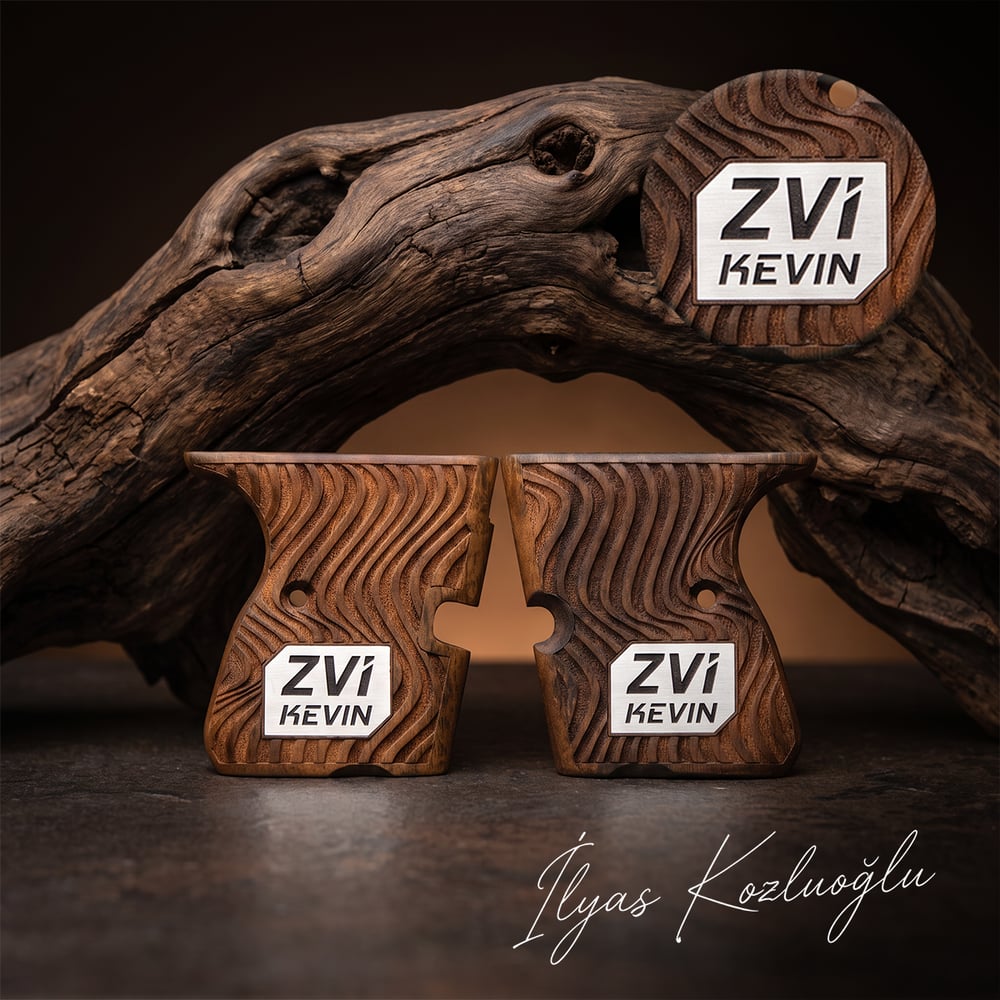 ZVI Kevin Ceviz Kabza Tam Yüzey Desenli Üzeri Gümüş Renk ZVI Kevin Yazılı