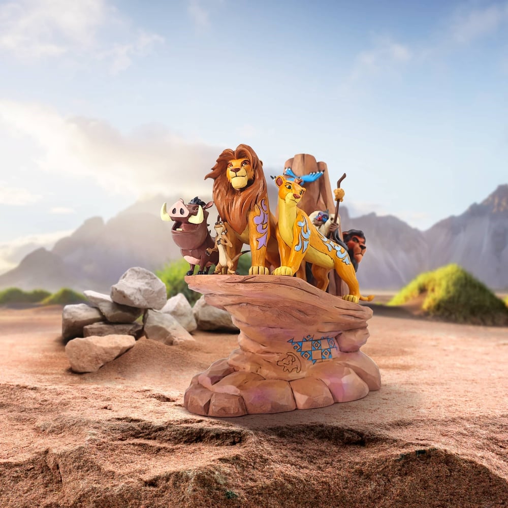 Traditions Lion King - Pride Rock Carved In Stone Figür Biblo