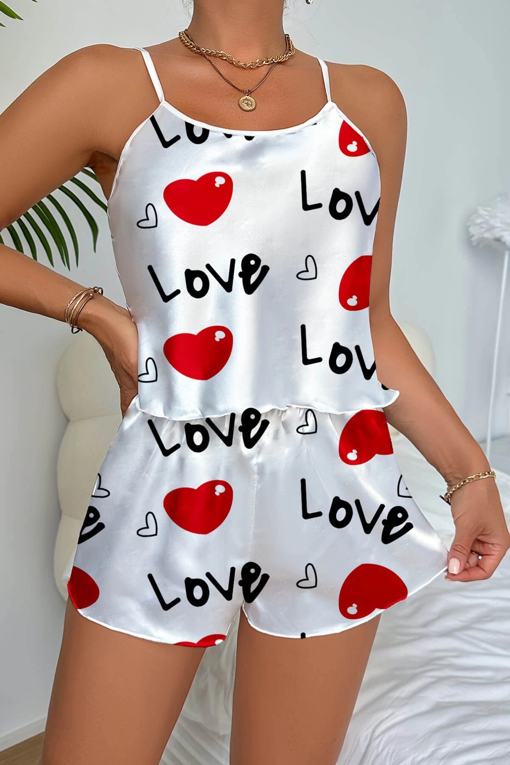 Love Desenli Beyaz Saten Şortlu Gecelik Takım
