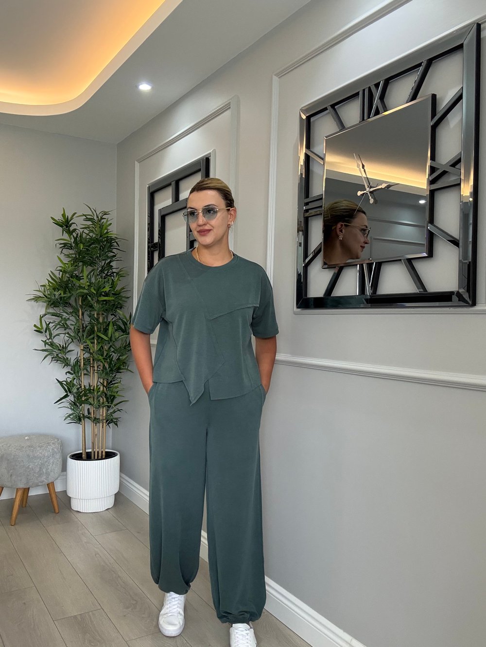 Asimetrik bluzlu paçaları lastikli modal takım 