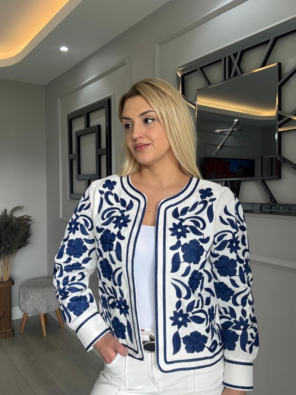 KETEN KUMAŞ ÜZERİNE FULL İŞLEMELİ CEKET