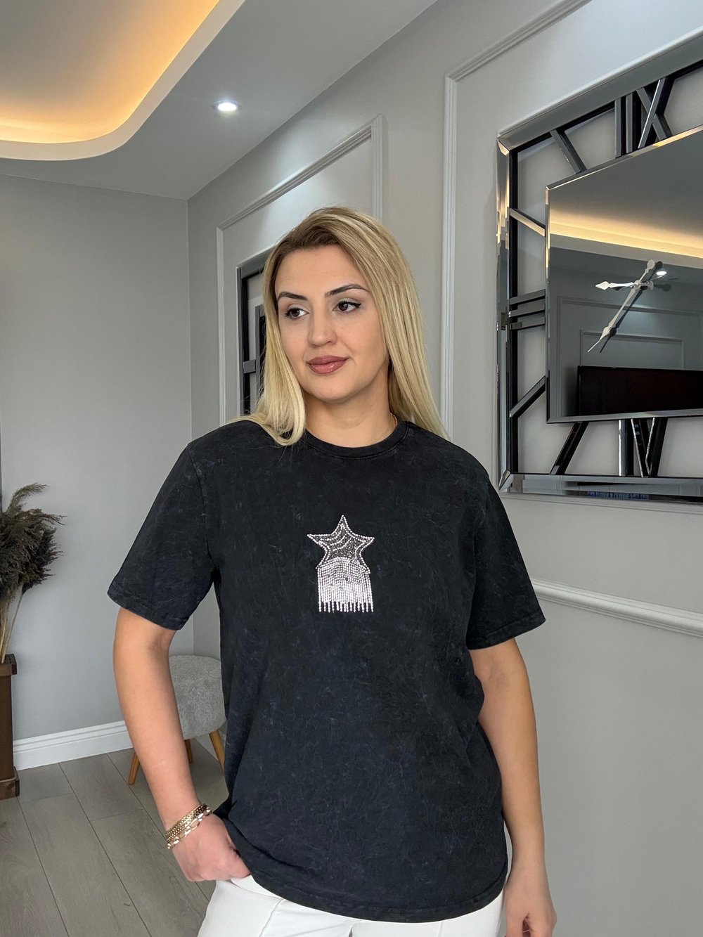 ÖNÜ TAŞLI ORJ MARKA ETİKETLİ TSHİRT 
