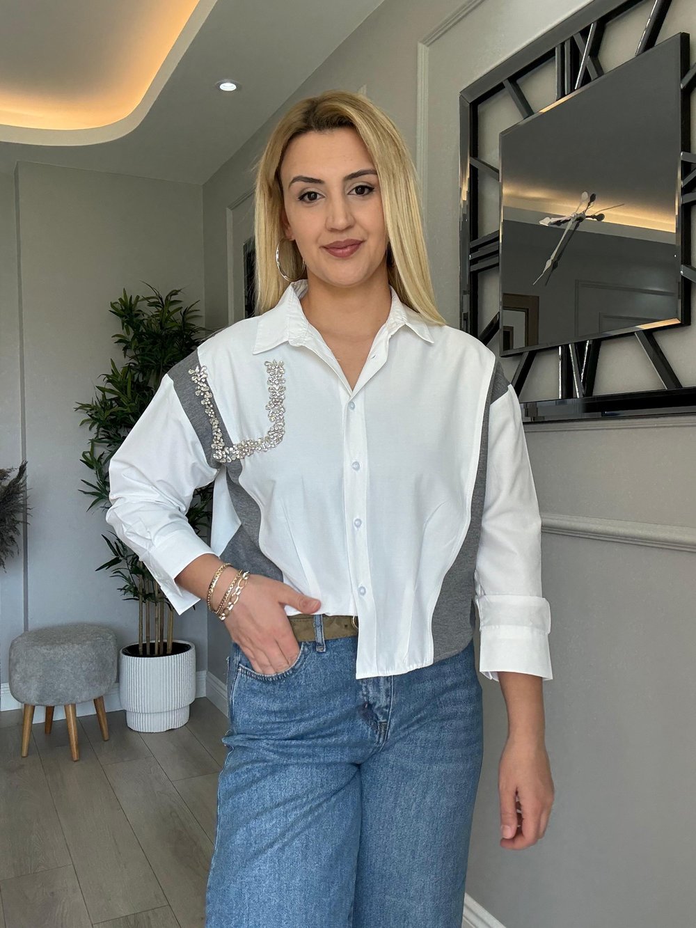 TAŞLI , KUMAŞ GEÇİŞLİ ŞIK GÖMLEK BEYAZ