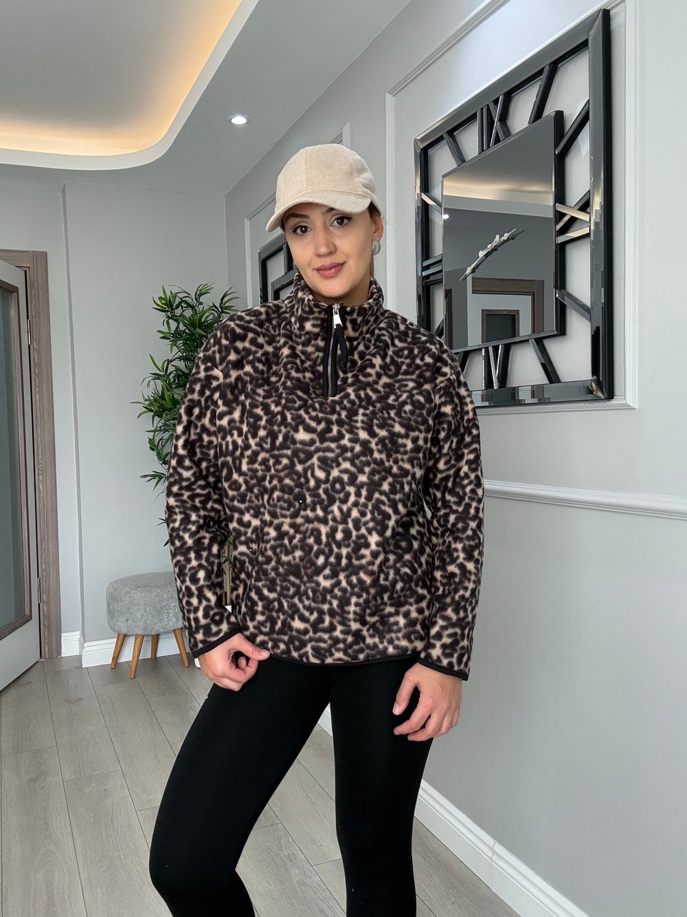 Yakası fermuarlı leoparlı polar sweat