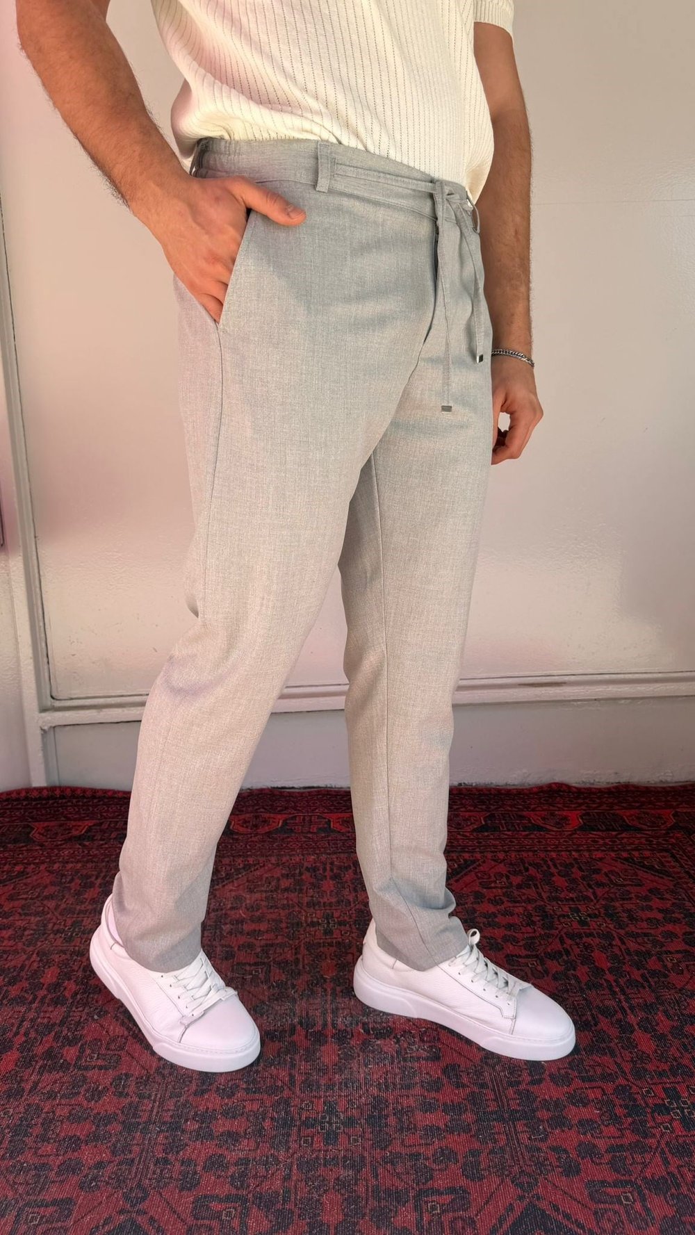 Gümüş Gri Pilesiz Bağcıklı Erkek Pantolon