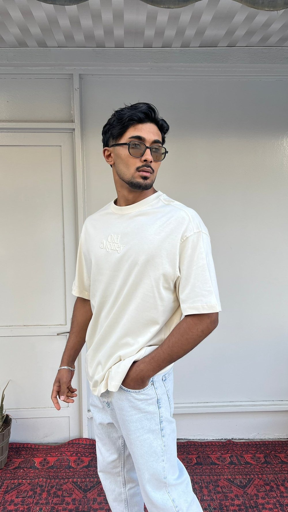 Krem Old Money Nakışlı Oversize Tişört