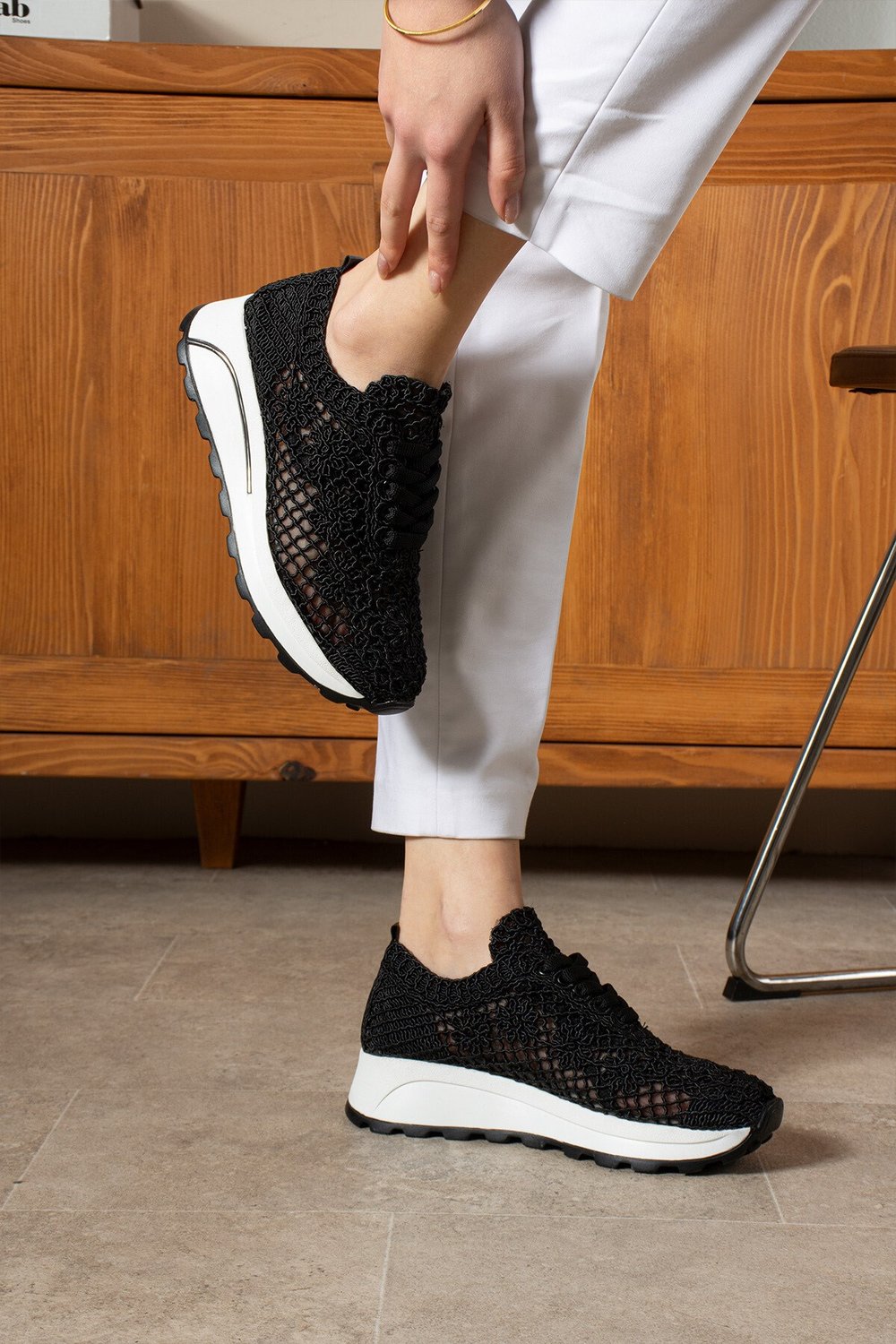 Kadın Siyah Özel Örme Tasarım Papatya Desenli Kalın Taban Spor Ayakkabı Sneaker