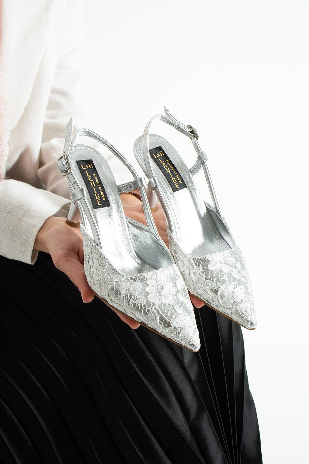 LISA Kadın Gümüş Sivri Burun 7 cm Topuklu Çiçek Dantel Desenli Rugan Slingback Ayakkabı