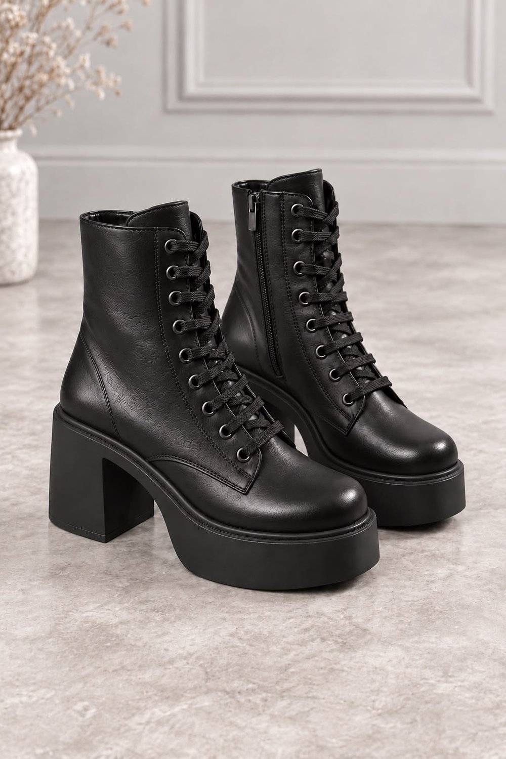 MELVIAN Kadın Siyah Cilt Bağcıklı Fermuarlı İçi Kürklü 8 Cm Kalın Topuklu 3 Cm Platform Bot Bootie