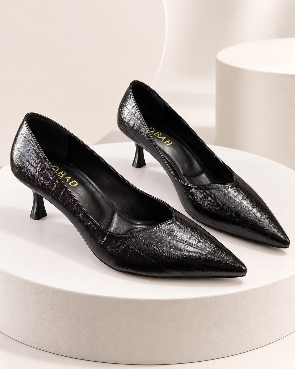 MUGE Kadın Siyah Sivri Burun Kırışık Desenli Rugan 5 Cm İnce Topuklu Stiletto Ayakkabı