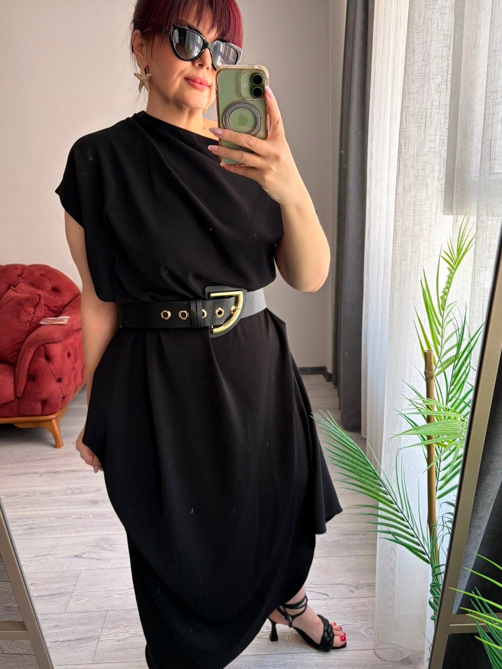 Kemerli asimetrik elbise