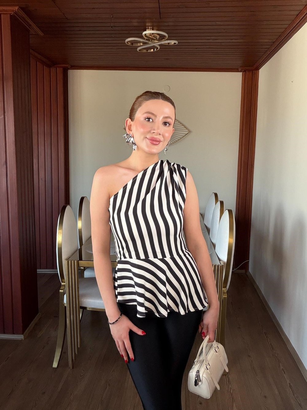 TEK OMUZ ÇİZGİLİ PEPLUM BLUZ