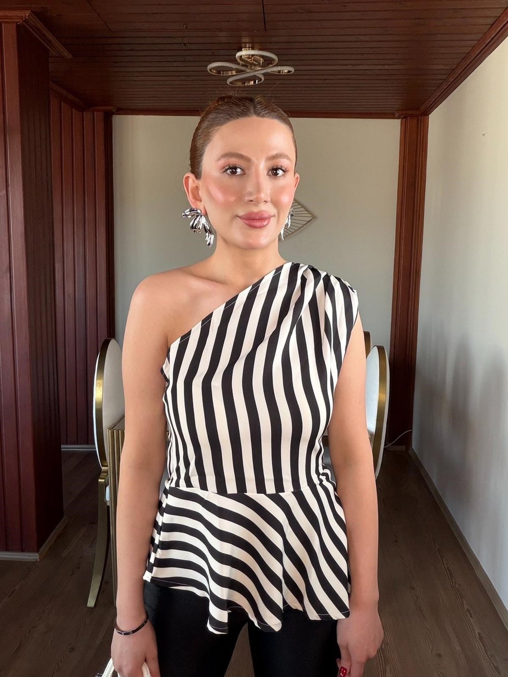TEK OMUZ ÇİZGİLİ PEPLUM BLUZ