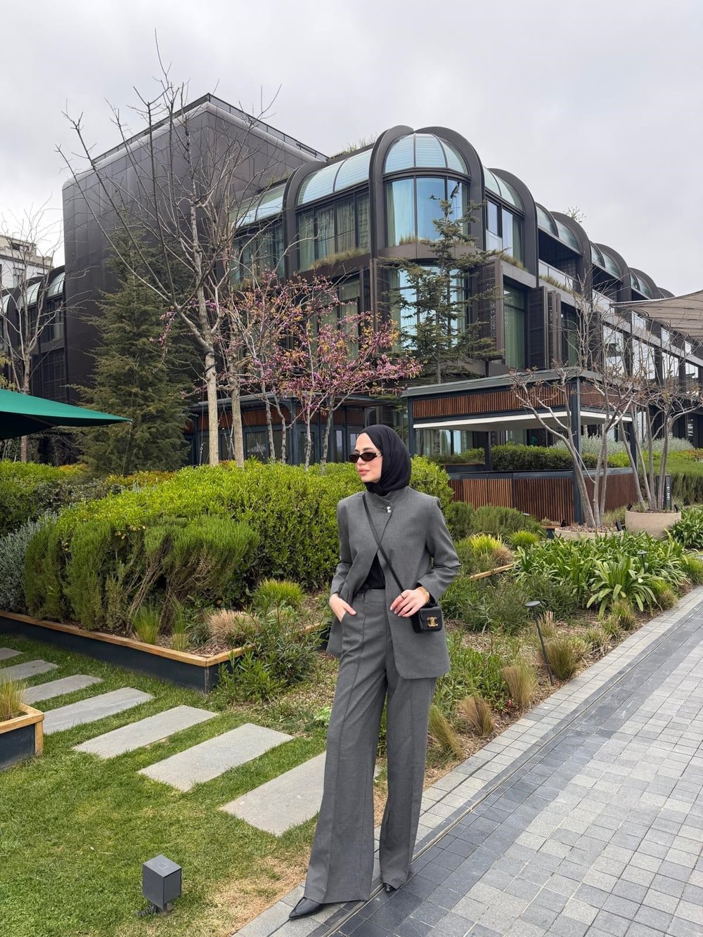 Gri  Asimetrik Kesim Blazer Takım
