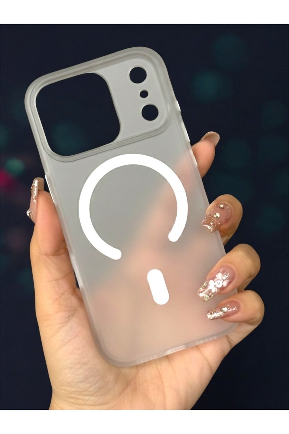 Iphone 17 Pro Uyumlu MagSafeli Beyaz Mat Buzlu Kılıf, Metal Tuşlu Darbe Emici Kamera Korumalı