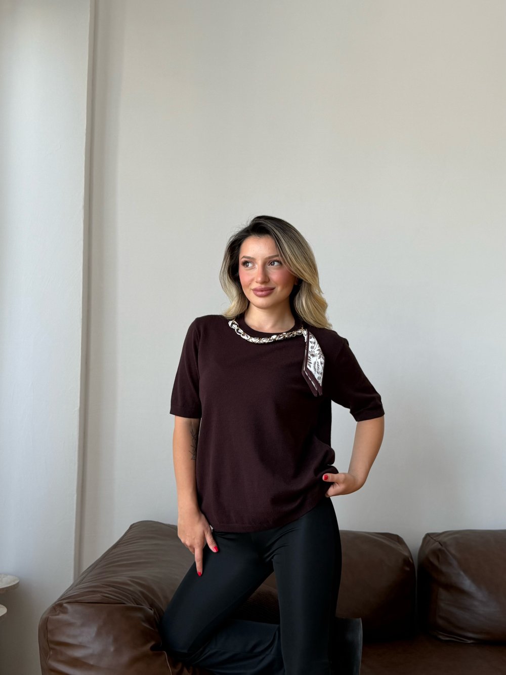 Kadın Fular Detaylı Kısa Kollu Triko Kazak