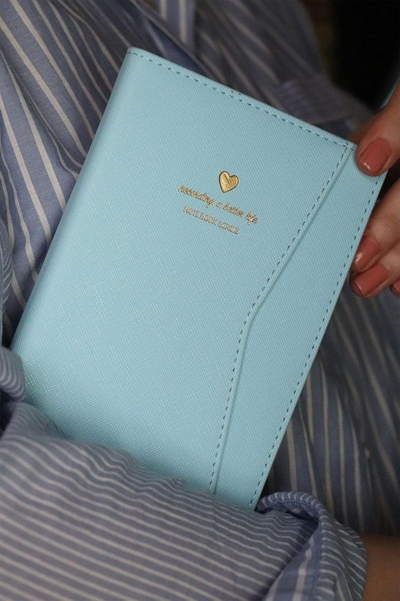 Victorias Journals Geçmeli Ve Cepli Defter A5 Ivory 80 Gr. 128 Yp. Mavi