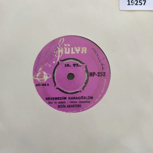 bedia-akarturk-sevemedim-karagozlum-uy-c9f21c.jpg