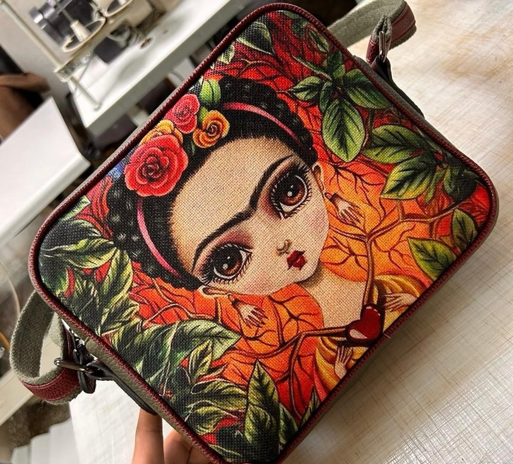 FRİDA KAHLO FİGÜRLÜ UZUN SAPLI TASARIM  ÇANTA