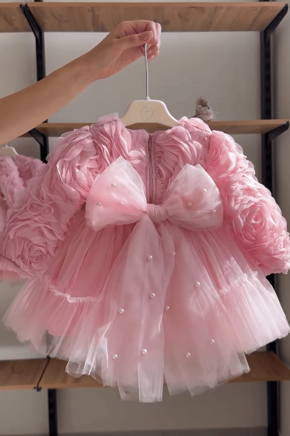 Pearly Rose İnci Fiyonklu 3D Gül Aplikeli Uzun Kollu Prenses Elbisesi - Pudra