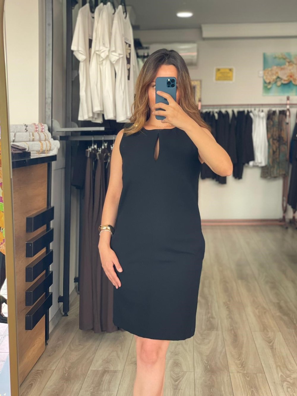 Kolsuz Omuz Apoletli Siyah Cepli Elbise 