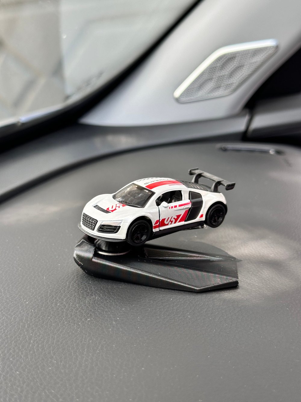 Audi R8 Beyaz Racing Tasarımlı Diecast Model Torpido Drifter Seti Torpido Süsü