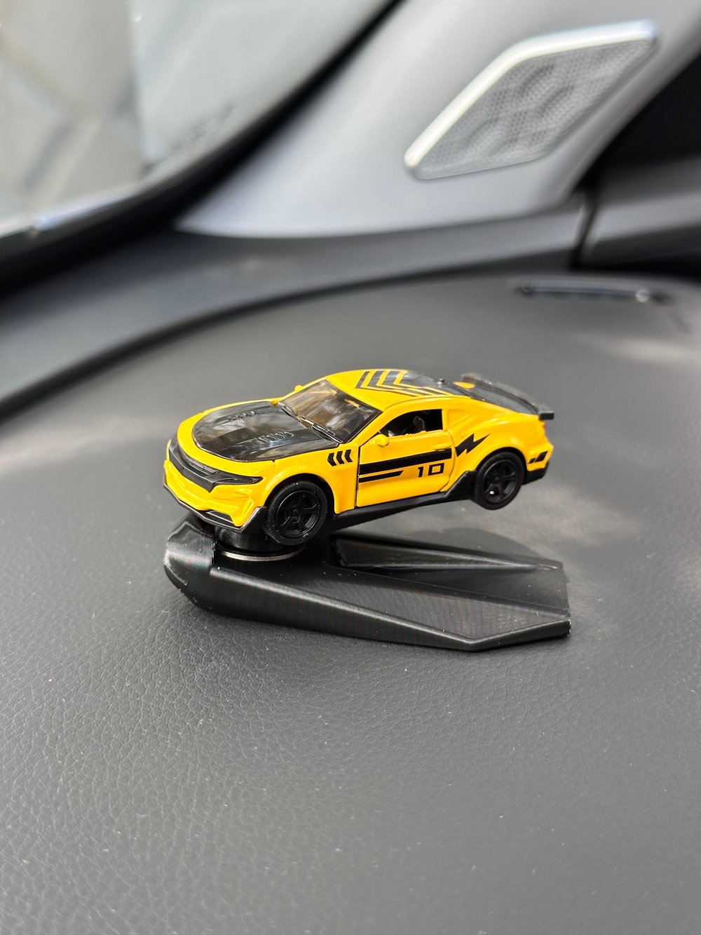 Chevrolet Camaro Sarı Racing Tasarımlı Diecast Model Torpido Drifter Seti Torpido Süsü