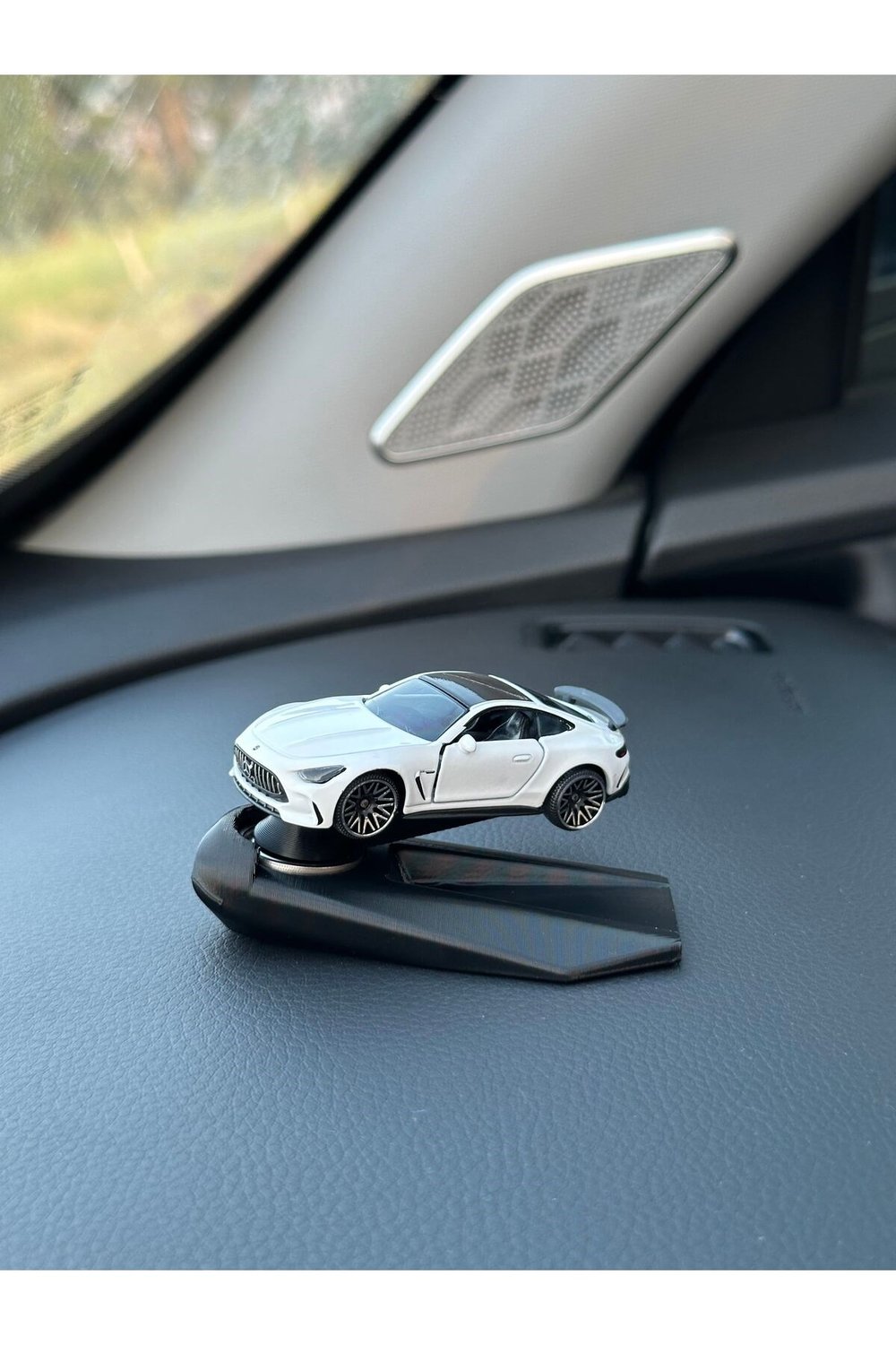 Mercedes-AMG GT 63 Beyaz Metal Araç Torpido Drifter Seti Torpido Süsü