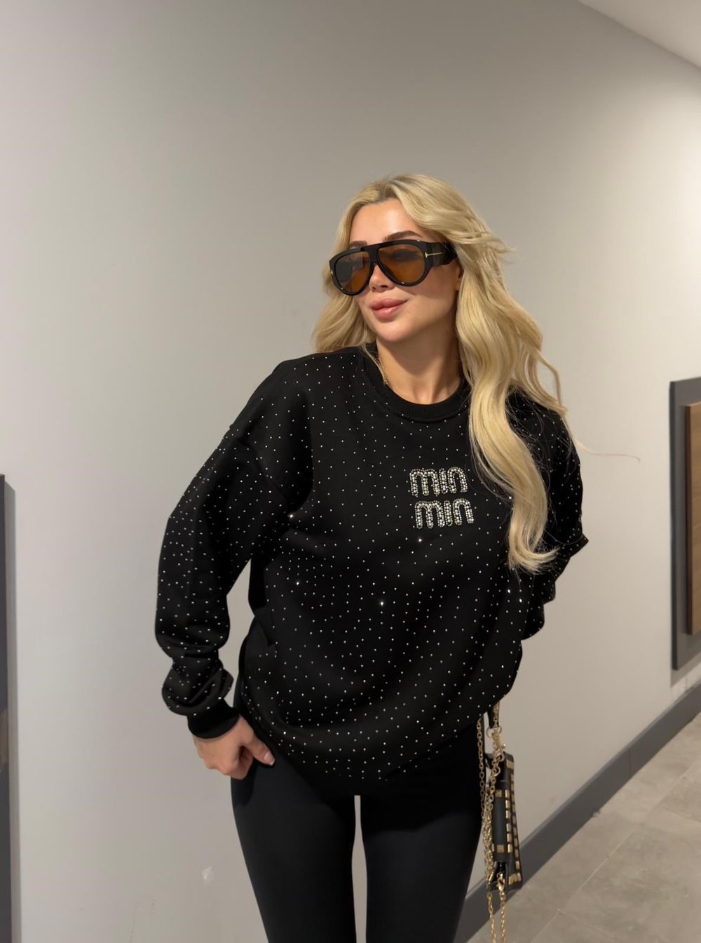 TAŞLI Mİ SWEAT SİYAH