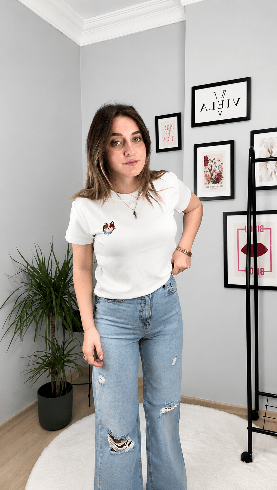 Kedi Nakışlı Beyaz20 Tişört