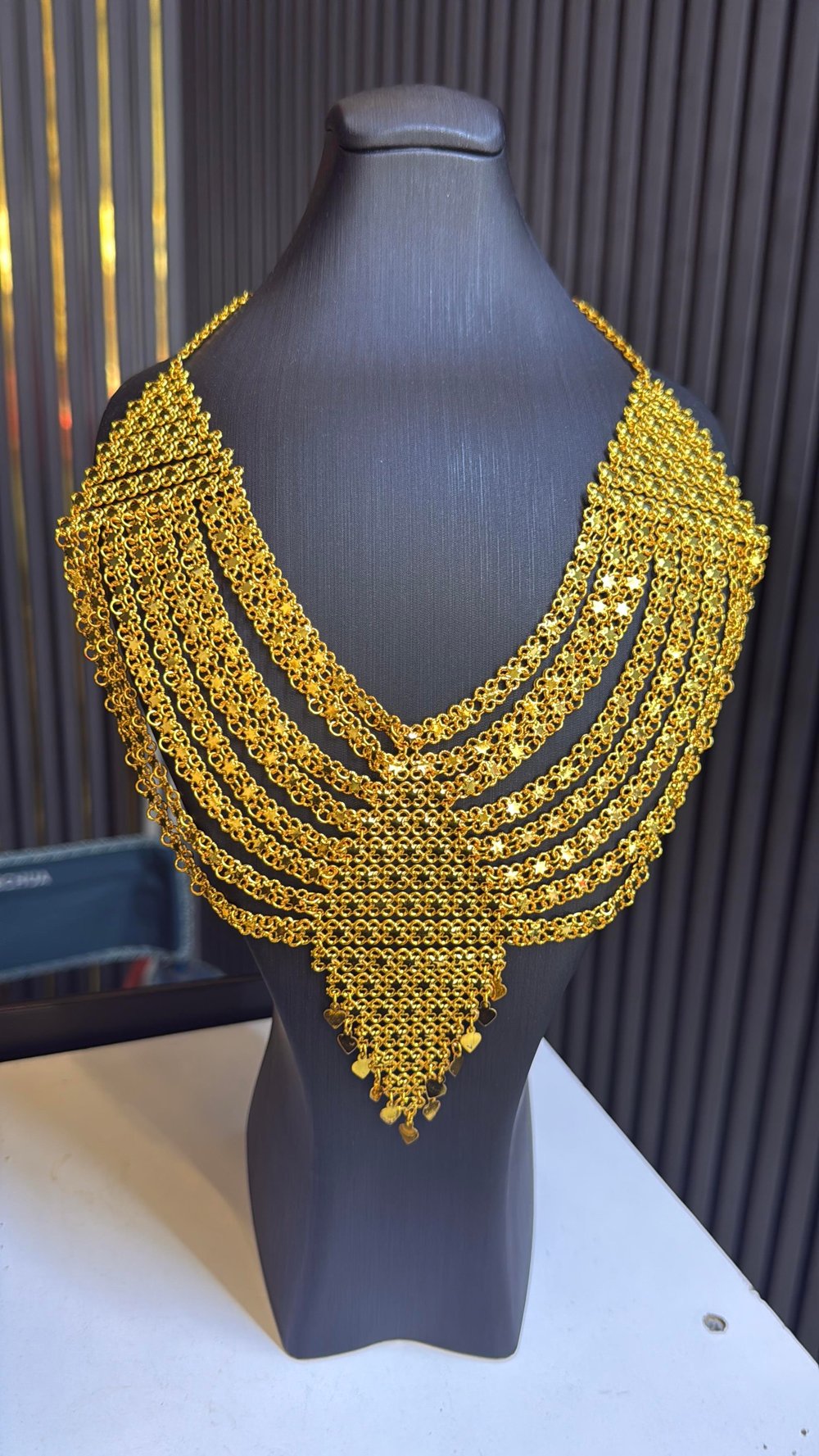 Yaka model madonna