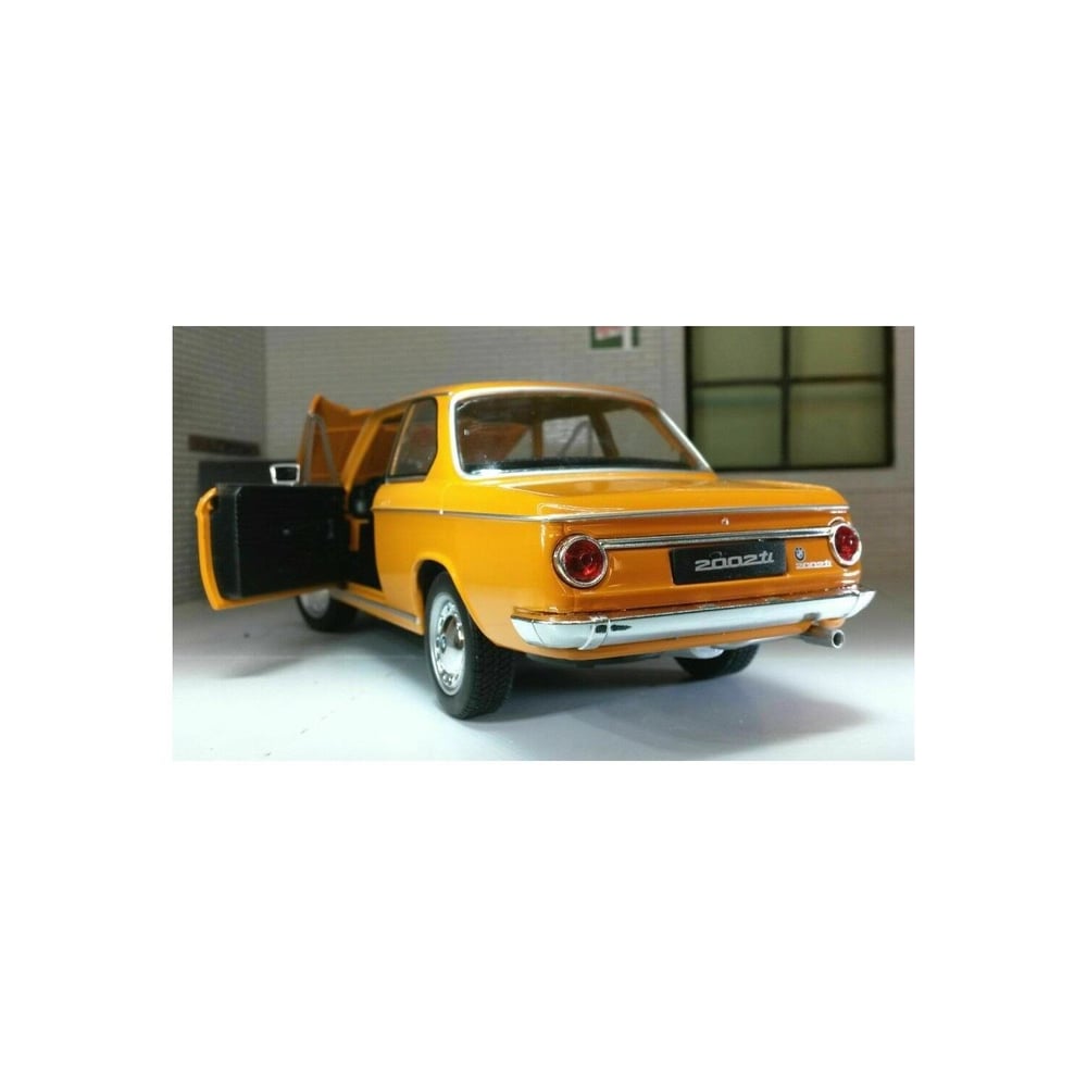 KT-24053 WELLY DIECAST BMW 2002 TI 12