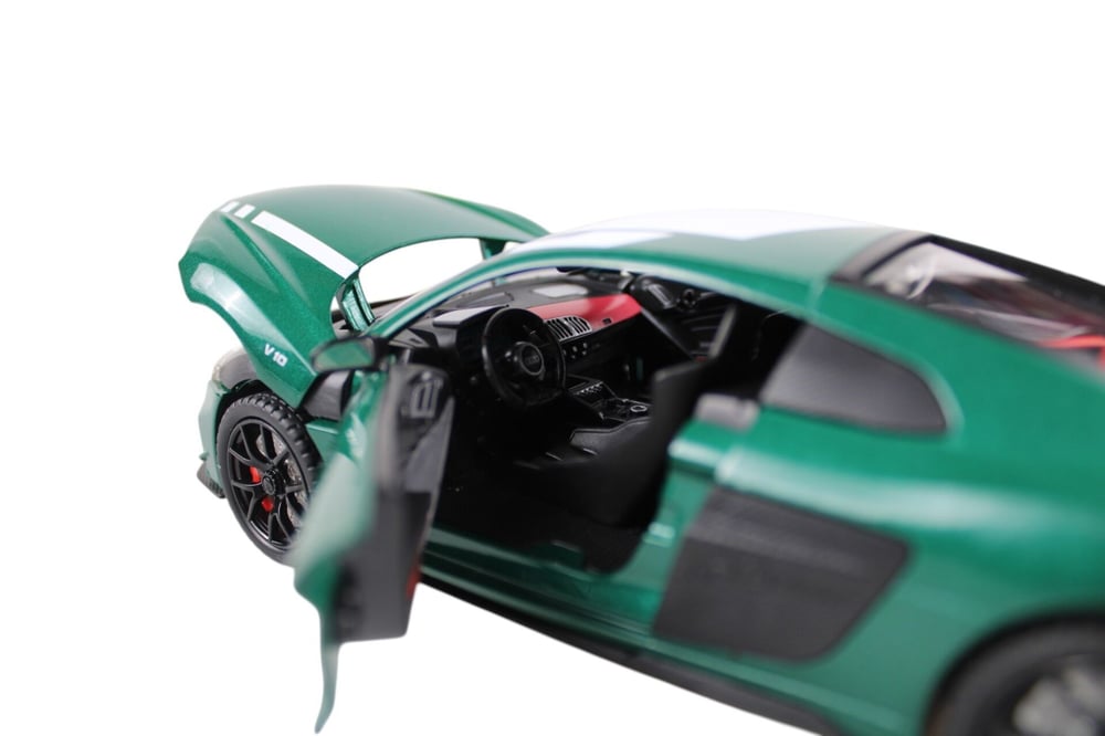 KZL-DC24272 AUDI R8 1:24 ISIKLI SESLI  32