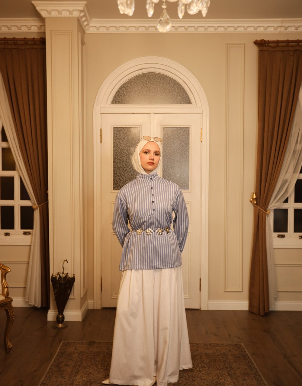 MARY YÜKSEK YAKA ÇİZGİLİ GÖMLEK MAVİ