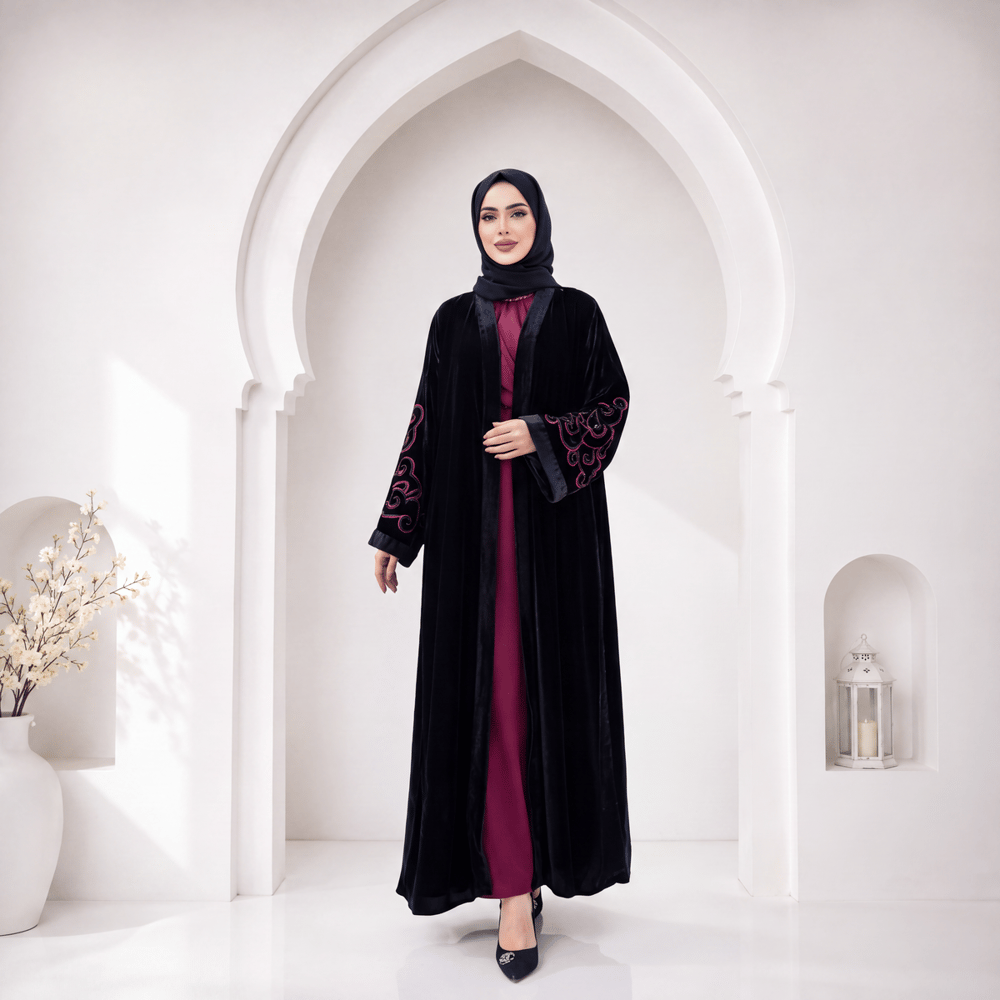 Black Ruby Siyah Pembe Çizgili Oymataş Desenli Kadife Abaya