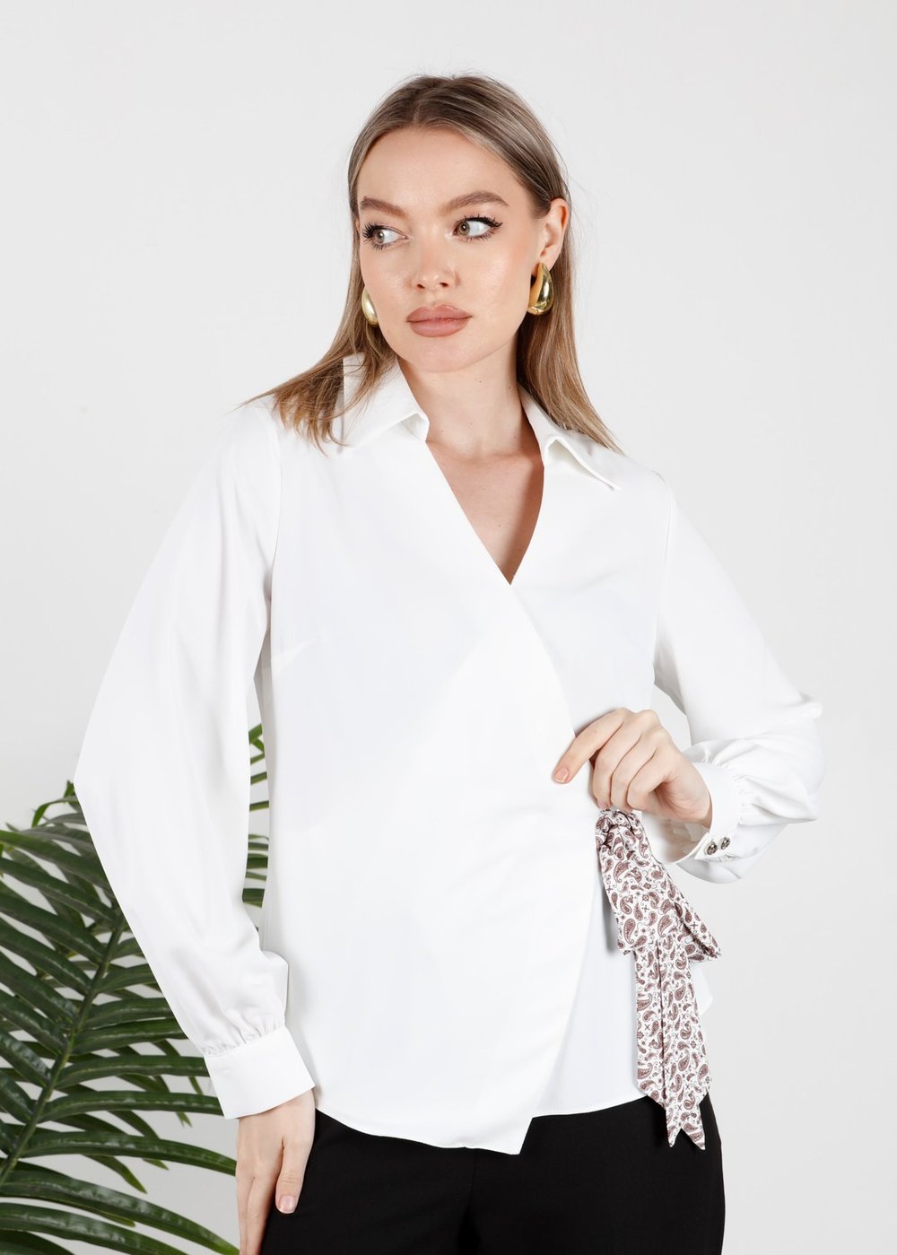 Desenli Bağlama Detaylı Uzun Geniş Kollu Kruvaze Gömlek Beyaz