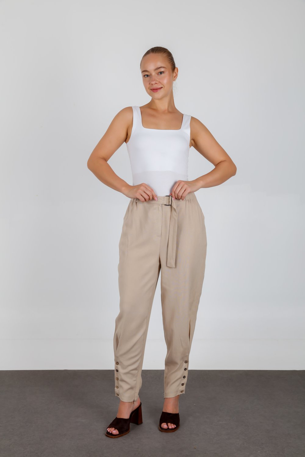 Doğal Düğme Detaylı Yazlık Şık Dar Paça Baggy Pantolon Bej