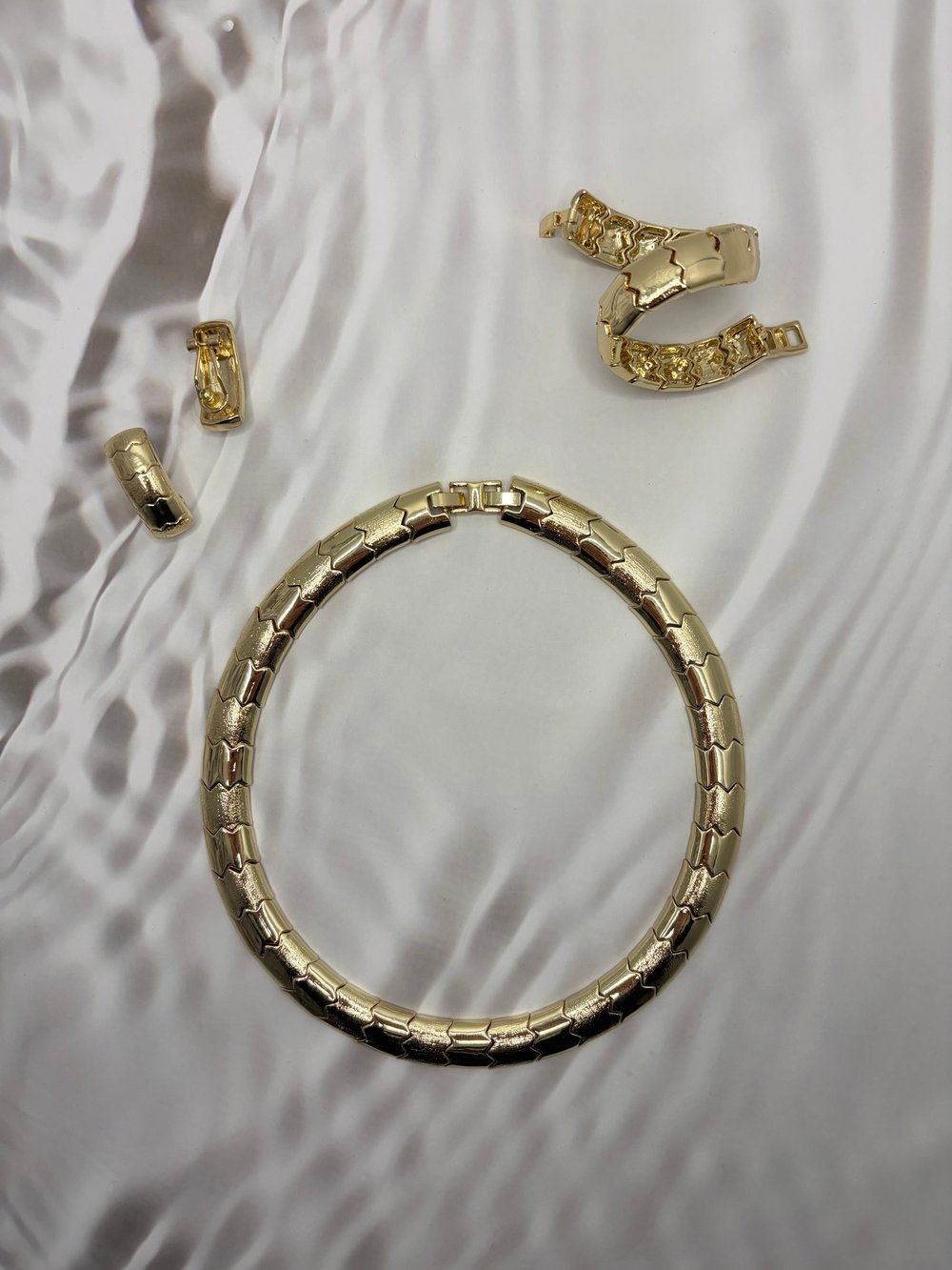 Paris Serisi - Gold Zikzak Kolye Küpe Bileklik Set