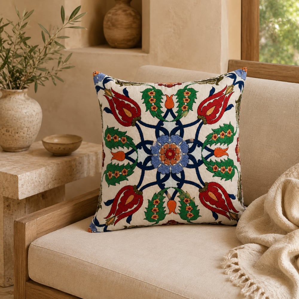 Goblen Kumaş Kırlent Kılıfı – Çini Esintili Floral Desenli Dekoratif Yastık Kılıfı