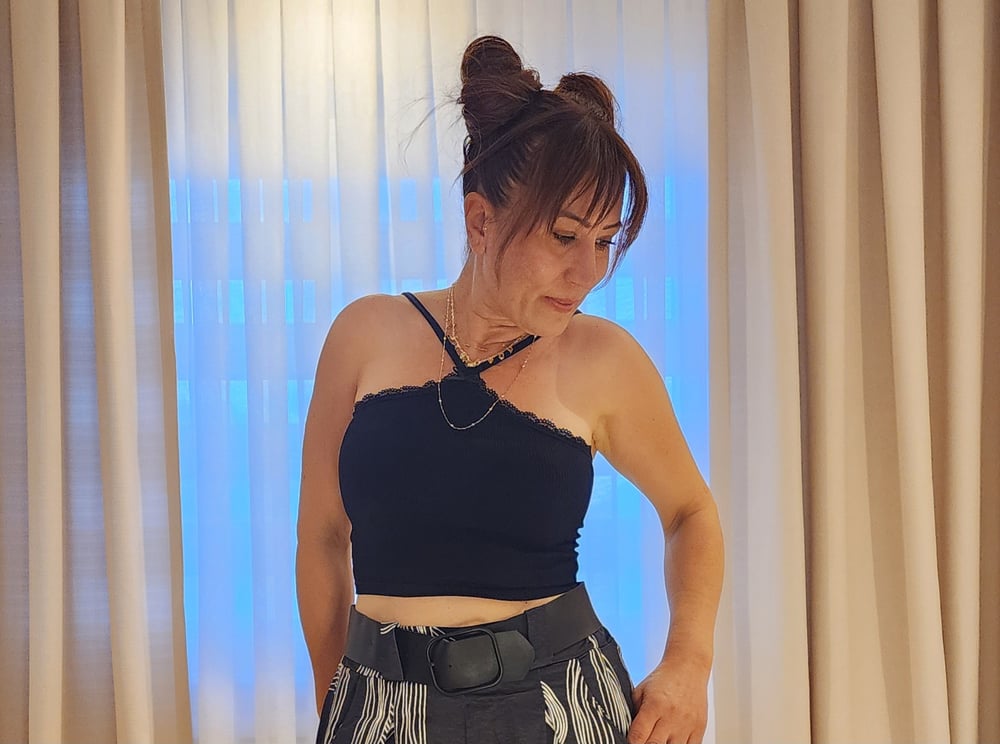 Çapraz Askı Dantel Detaylı Crop Bluz