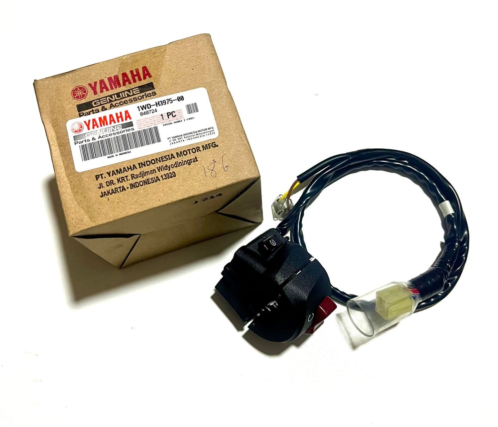 YAMAHA ORİJİNAL YEDEK PARÇA KUMANDA - KÜTÜK (SAĞ)