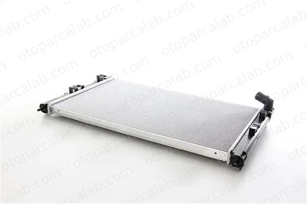 BSG 62-520-013 Su Radyatörü MITSUBISHI LANCER VIII Sportback LANCER VIII 6U0121251 1330T2