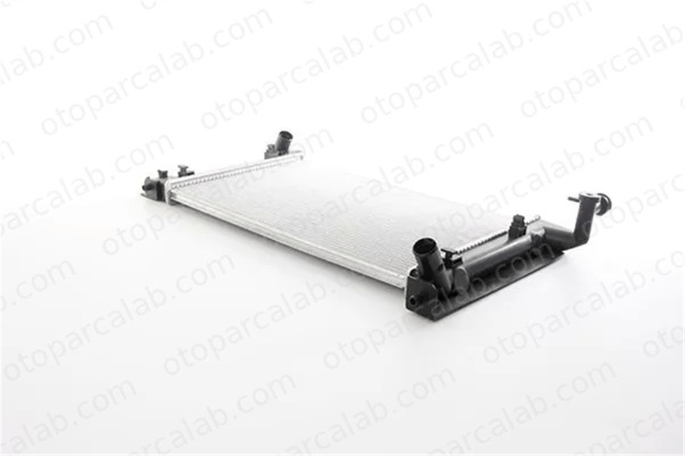 BSG 85-520-017 Su Radyatörü TOYOTA COROLLA AVENSIS YCME92AB ED97AB