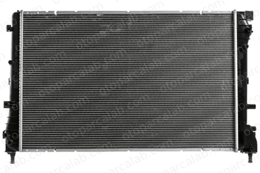 MAHLE CR 2002 000P Su Radyatörü ABARTH 500 / 595 / 695 500C / 595C / 695C 51819061 51835027