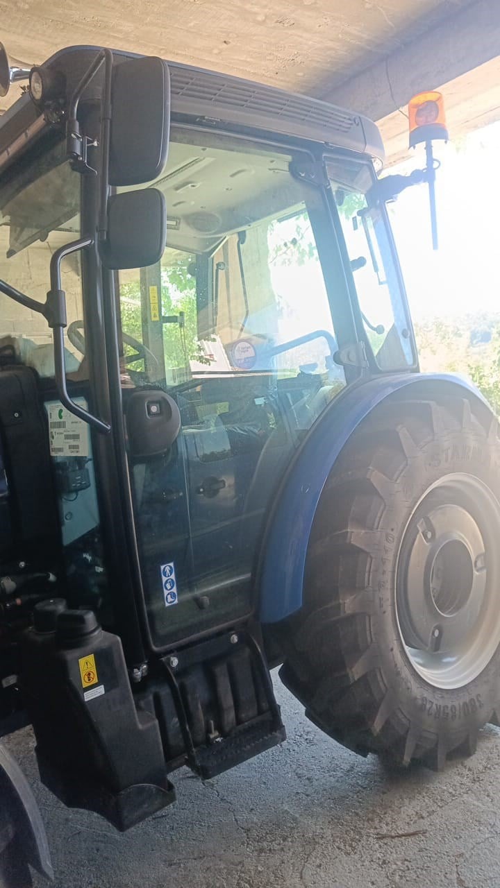 New Holland TT60 Sağ Kapı Camı