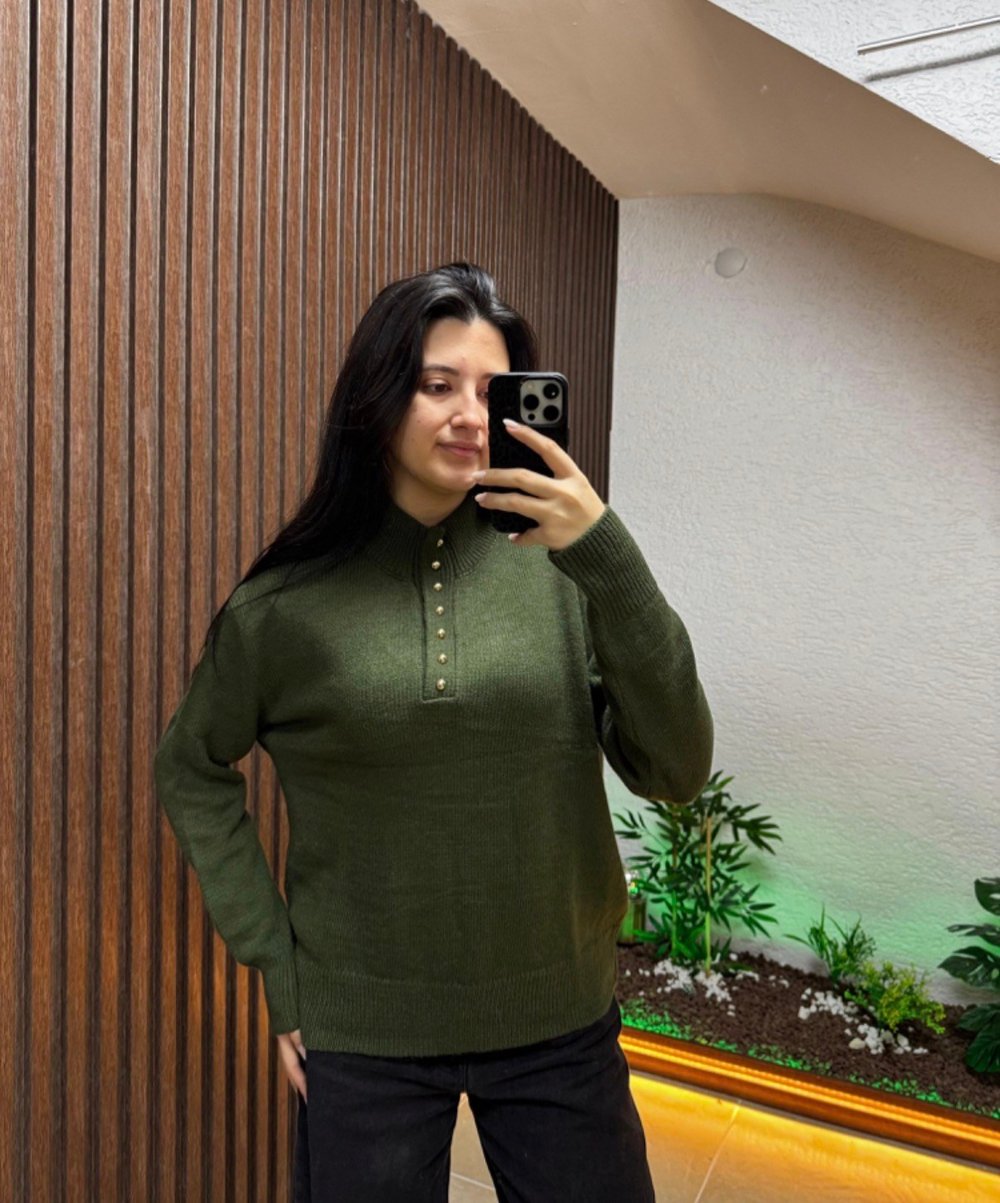 DİK YAKA GOLD DÜĞME DETAYLI KAZAK 