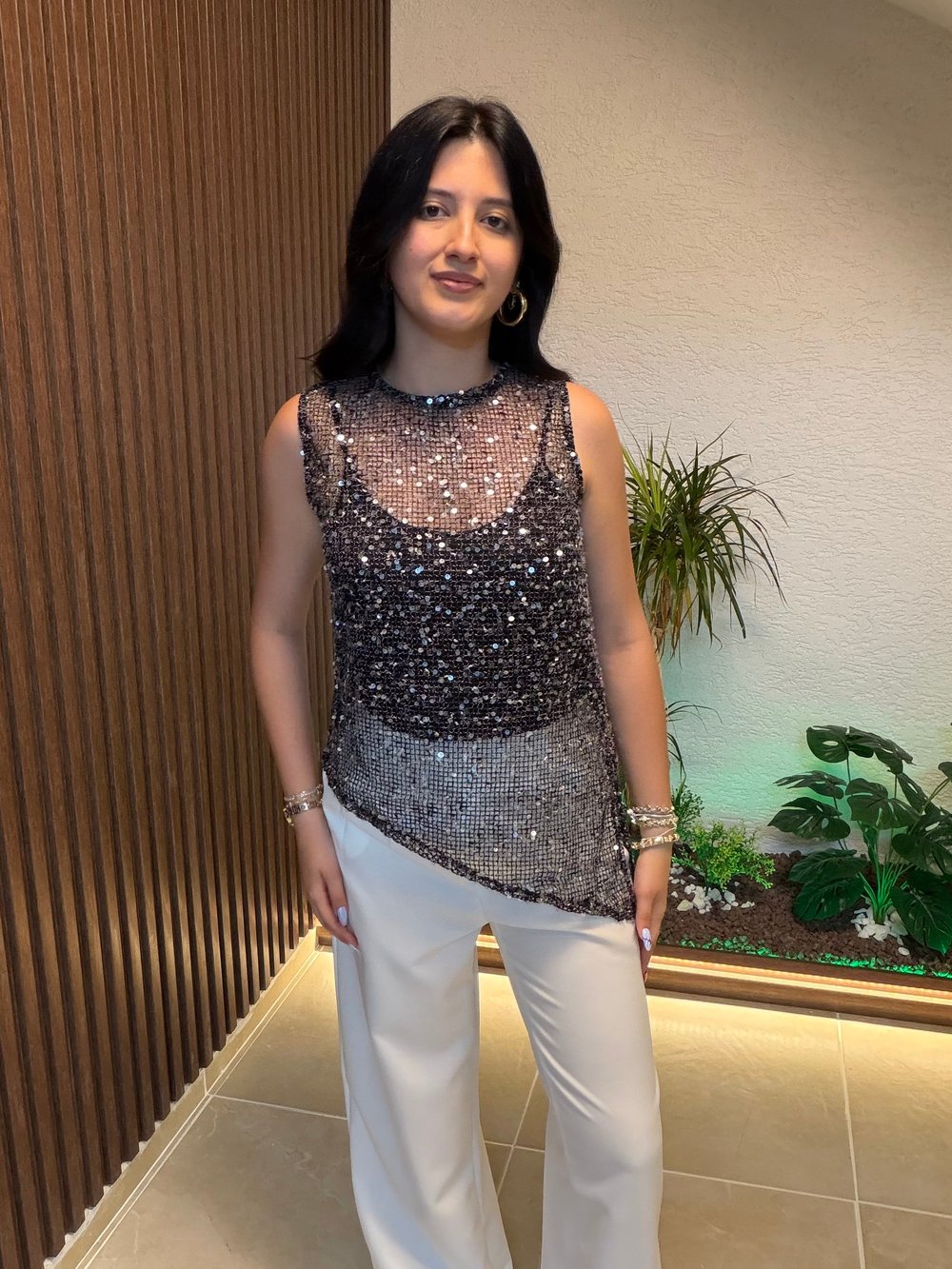 İÇİ ASTARLI PULLU ASİMETRİK BLUZ